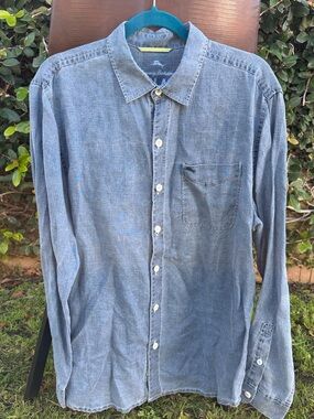 Tommy Bahama Relax 100% Linen Lightweight Chambray Button Down